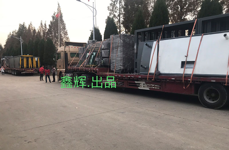 長(zhǎng)春公交候車(chē)亭兩車(chē)齊發(fā)！